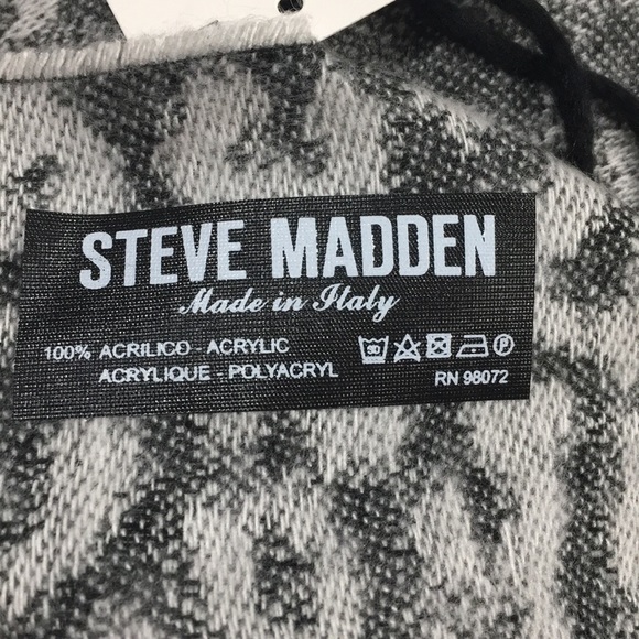 Steve Madden leopard scarf - Picture 2 of 3